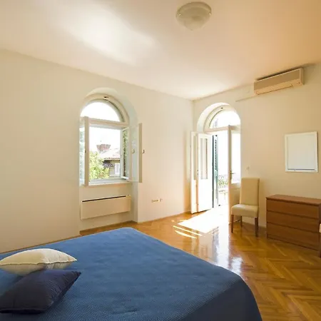 Villa Sleeps 10 Pool Air Con Wifi