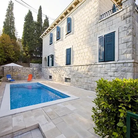 Sleeps 10 Pool Air Con Wifi Villa *