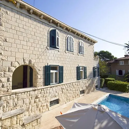 Villa Sleeps 10 Pool Air Con Wifi