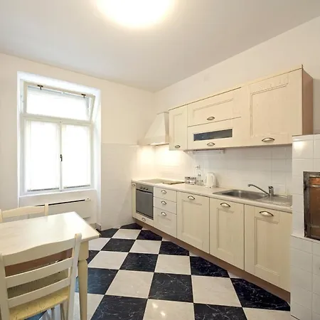 Sleeps 10 Pool Air Con Wifi Villa