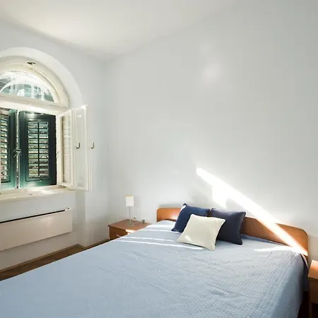 Villa Sleeps 10 Pool Air Con Wifi *