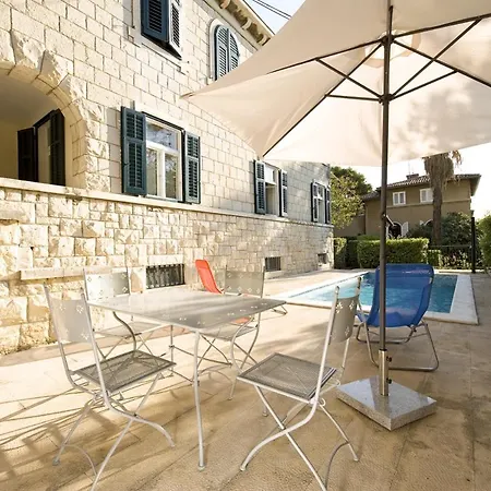 Villa Sleeps 10 Pool Air Con Wifi Split