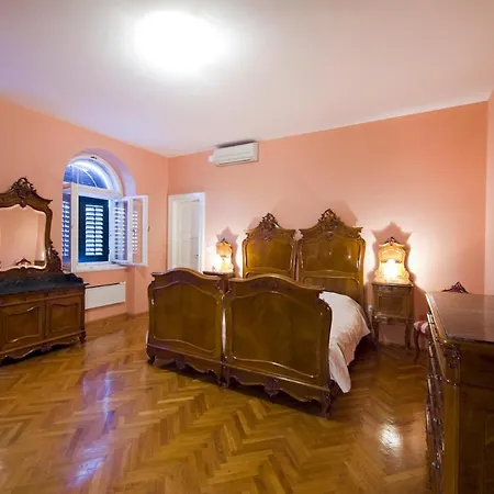 Sleeps 10 Pool Air Con Wifi Villa *